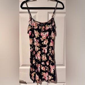 Aritzia🌷 Floral mini dress